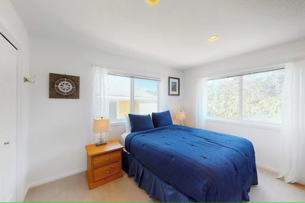 Photo of Bedroom in Rockaway Beach