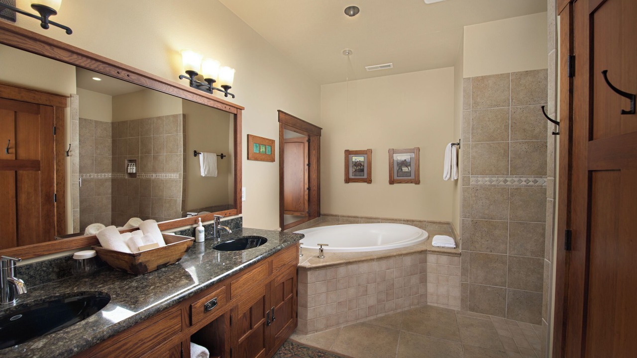 Photo of Bathroom in Sisters