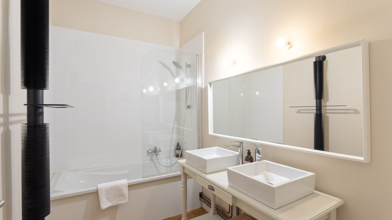 Photo of Bathroom in Maurepas