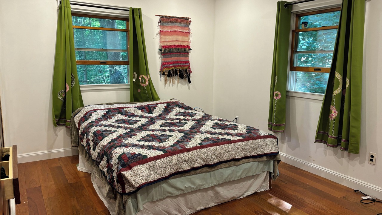 Photo of Bedroom in Roscoe