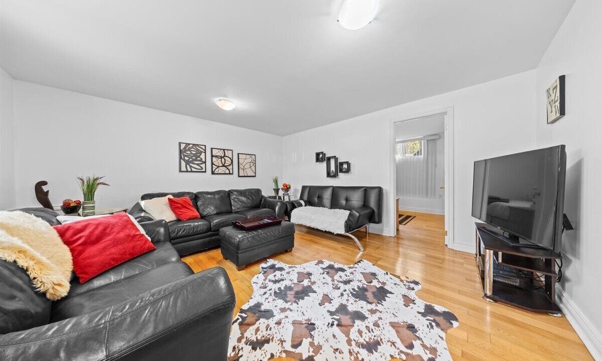 Photo of Livingroom in Old Ottawa East