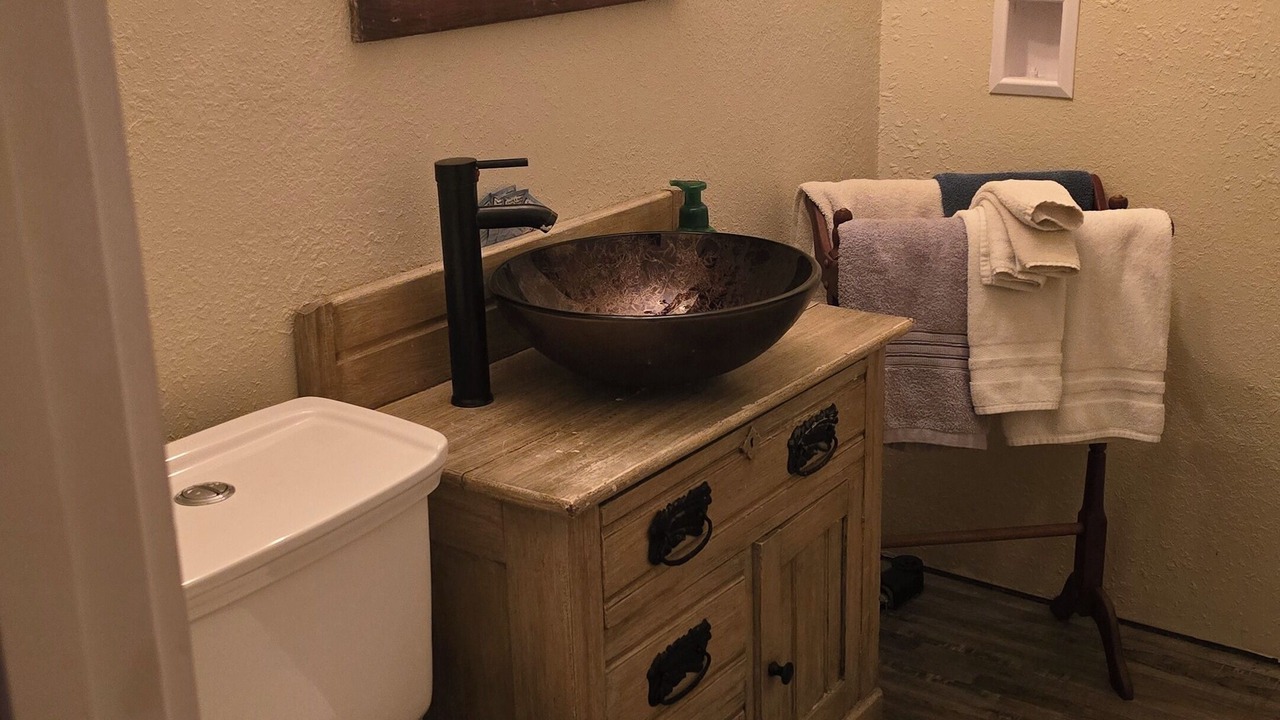 Photo of Bathroom in Nauvoo