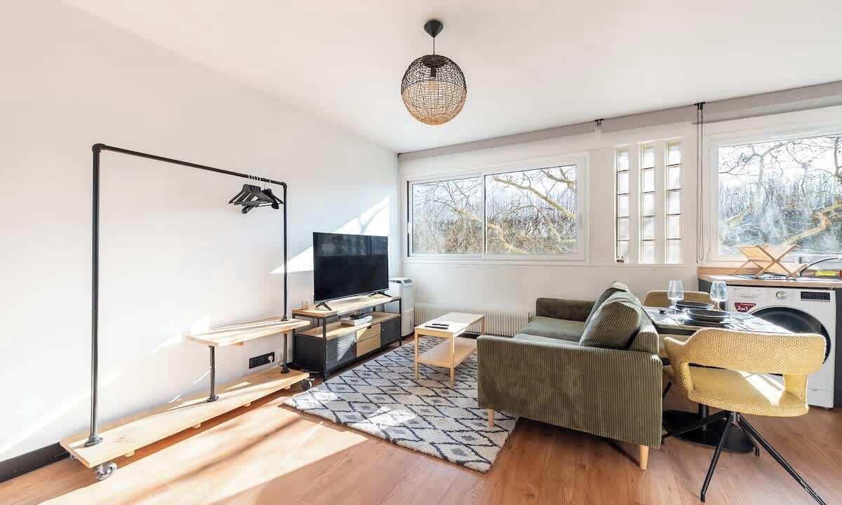 Photo of Livingroom in Republique–Point-du-Jour