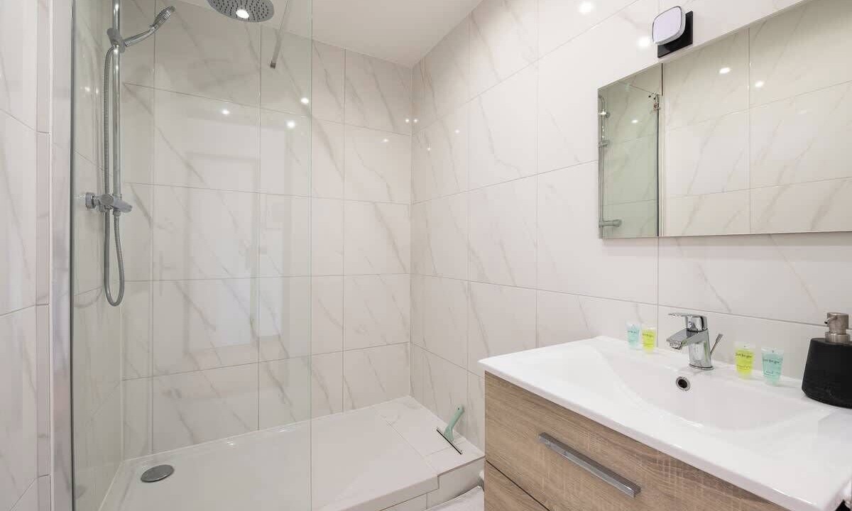 Photo of Bathroom in Republique–Point-du-Jour