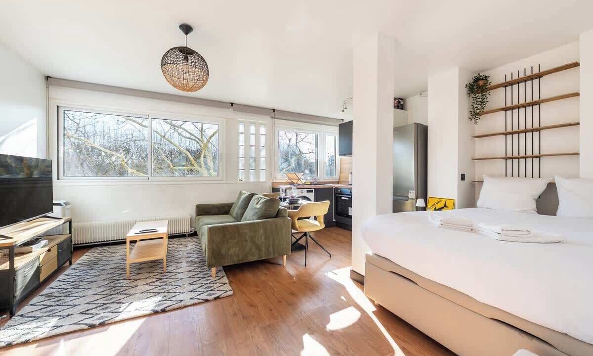 Photo of Bedroom in Republique–Point-du-Jour