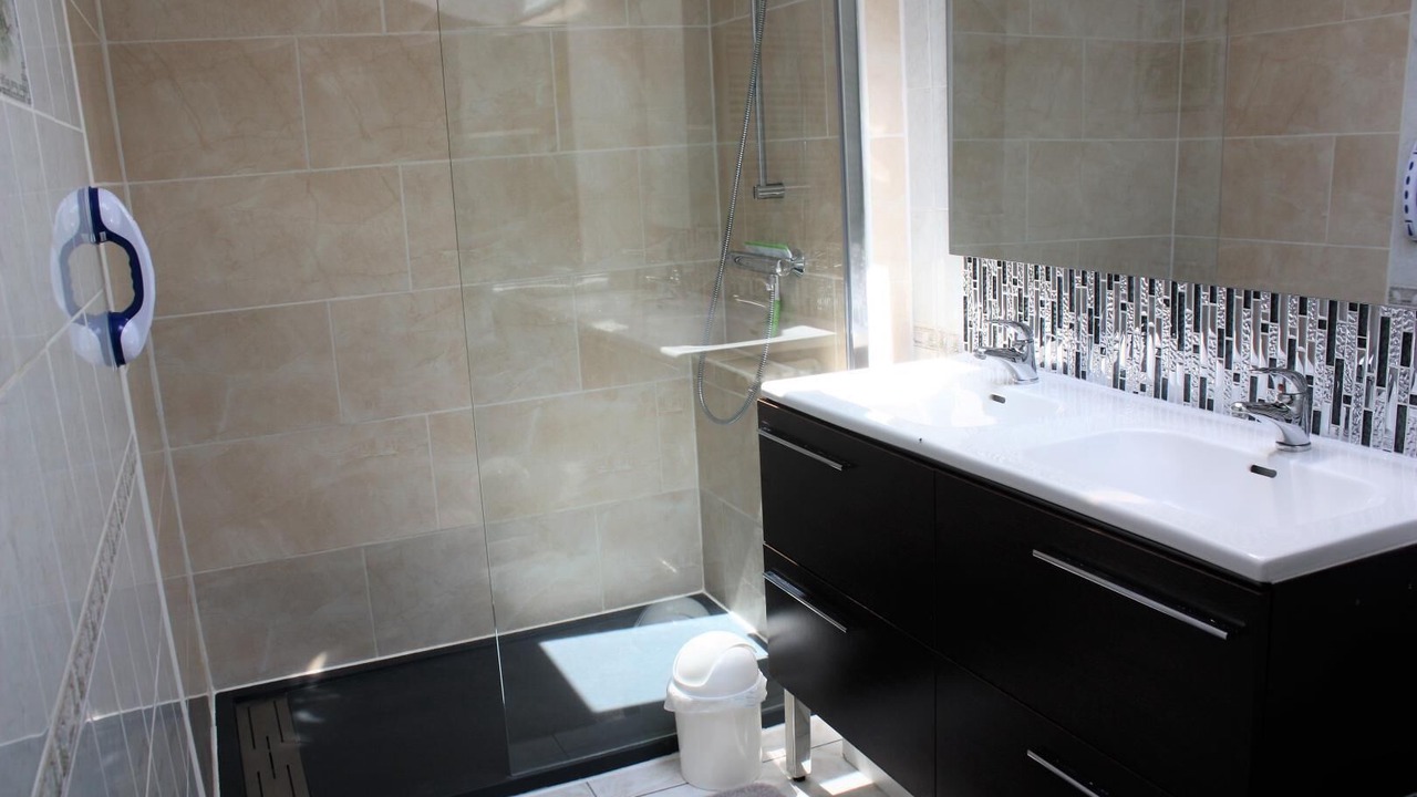Photo of Bathroom in Ecrainville