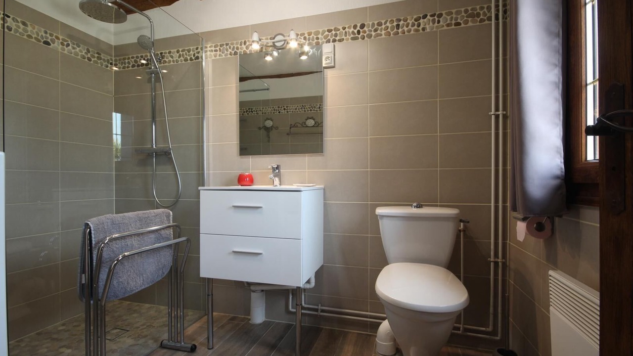 Photo of Bathroom in Osmoy-Saint-Valery