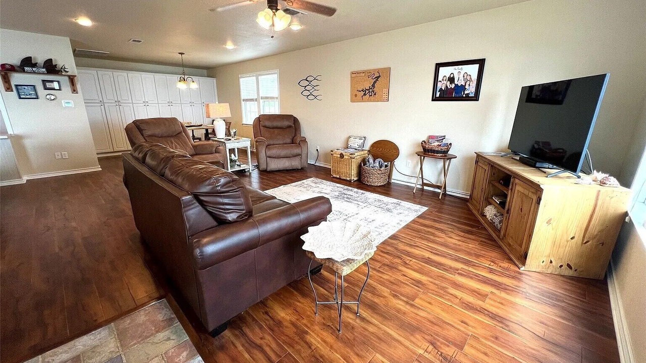 Photo of Livingroom in Graford