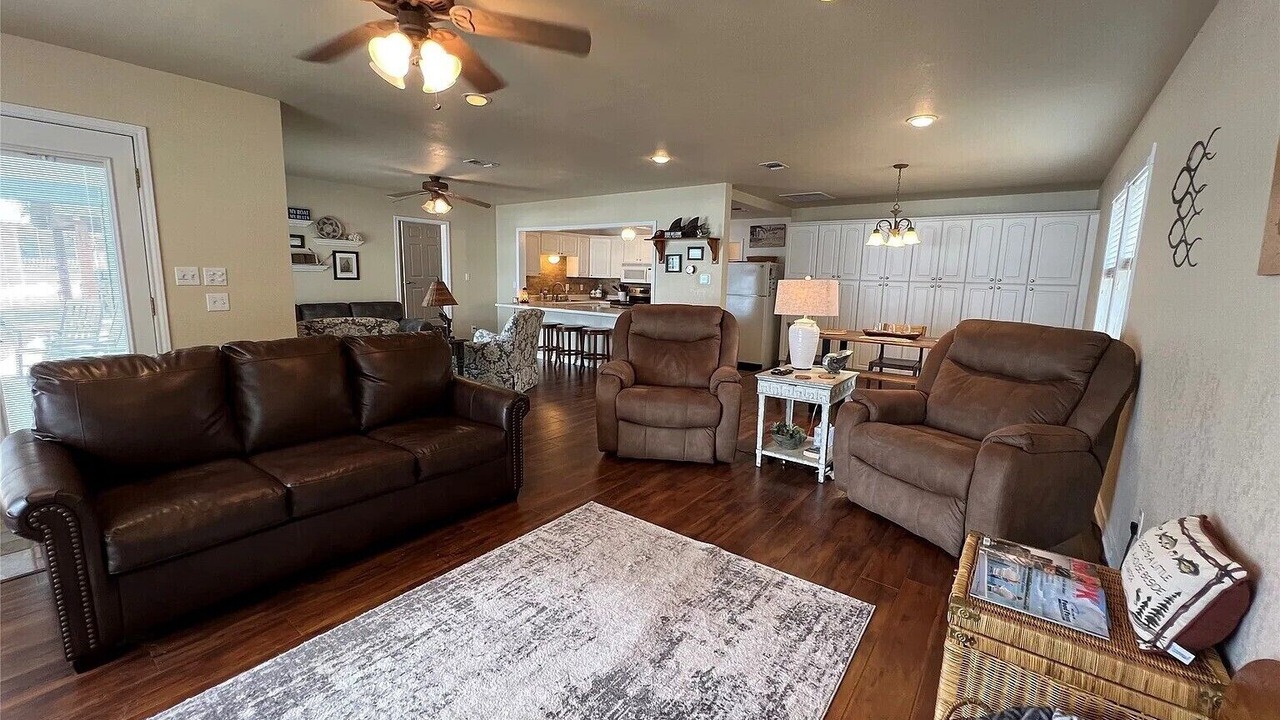 Photo of Livingroom in Graford