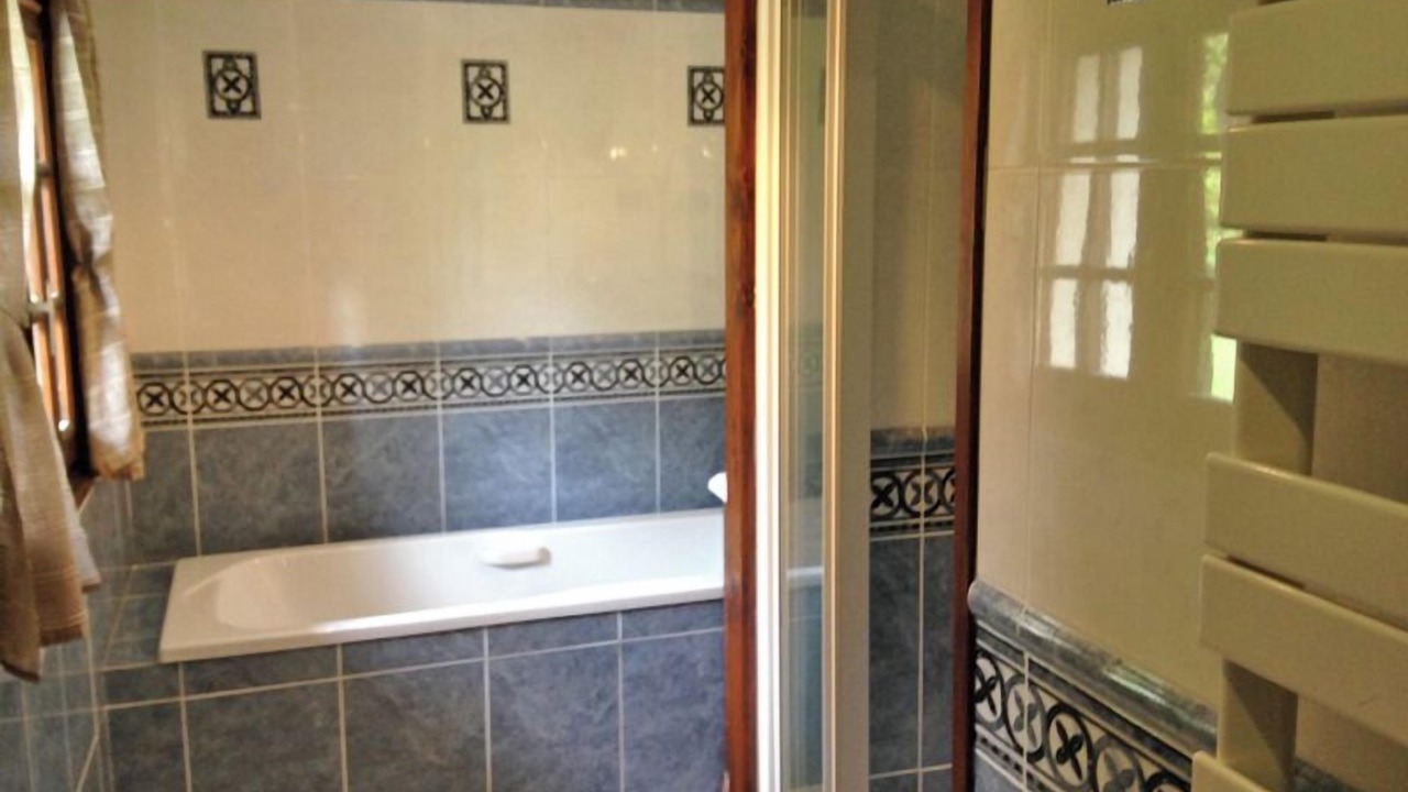 Photo of Bathroom in Touffreville-la-Corbeline