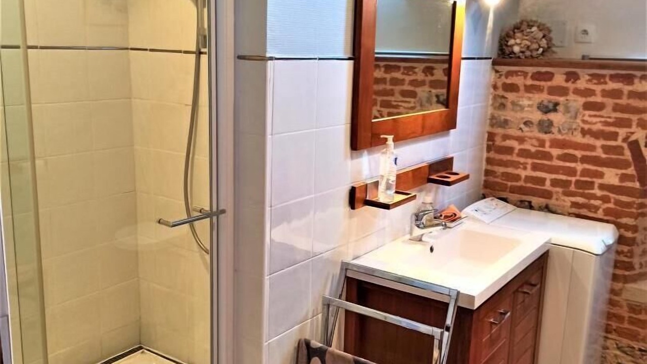 Photo of Bathroom in Benarville