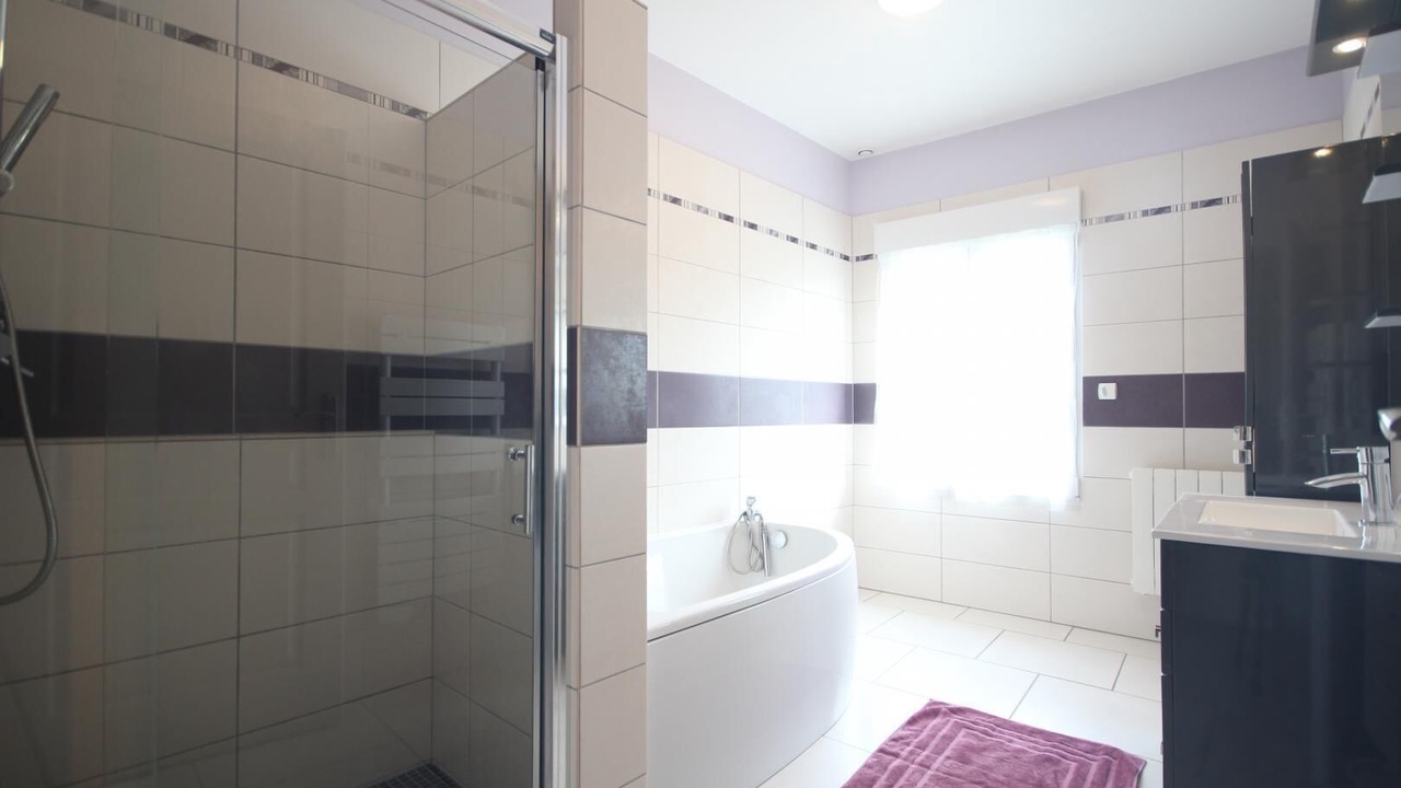 Photo of Bathroom in Greuville