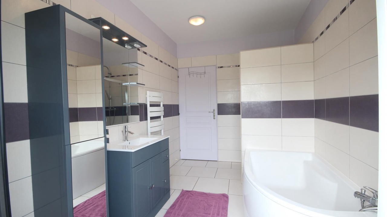Photo of Bathroom in Greuville