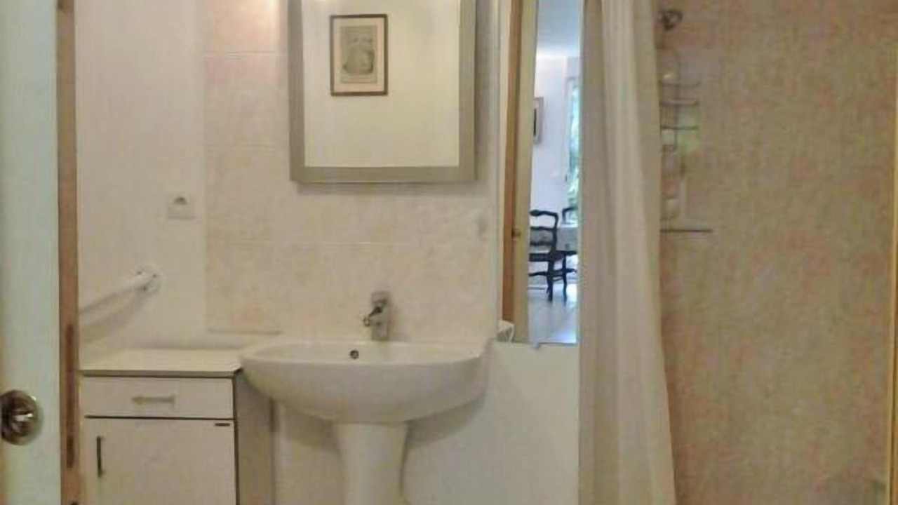 Photo of Bathroom in Saint-Pierre-de-Manneville