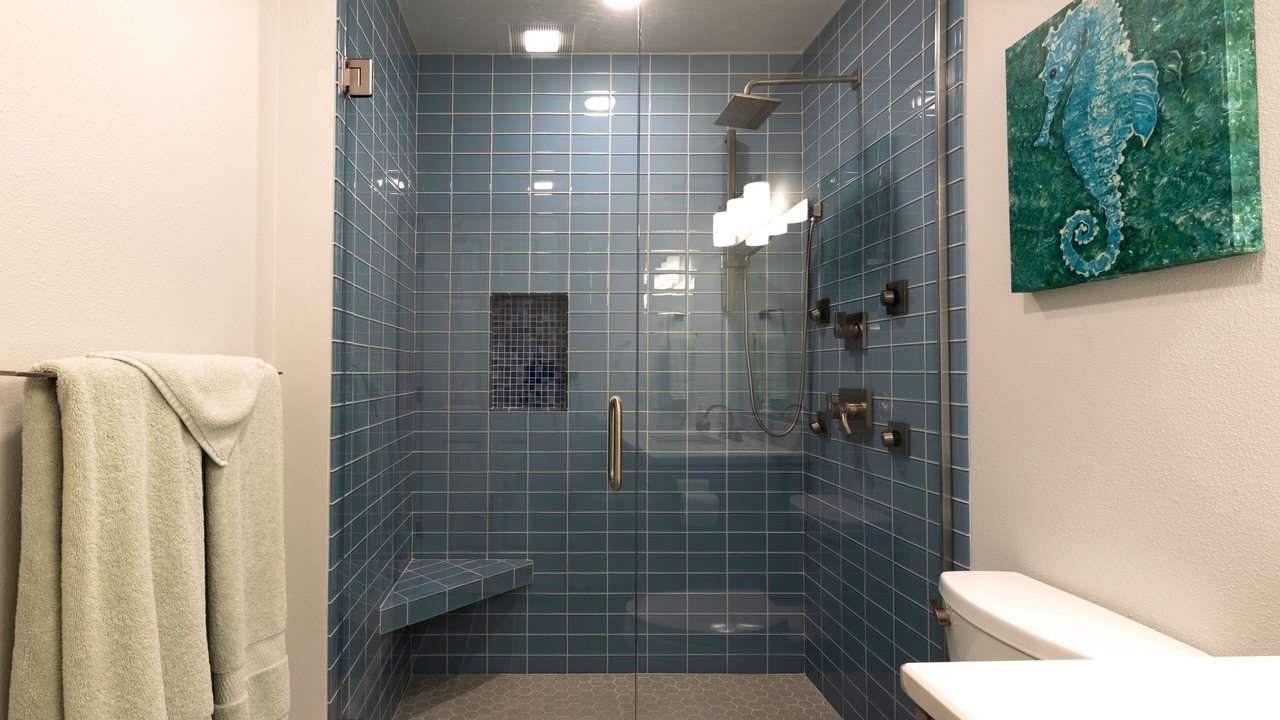 Photo of Bathroom in Gleneden Beach