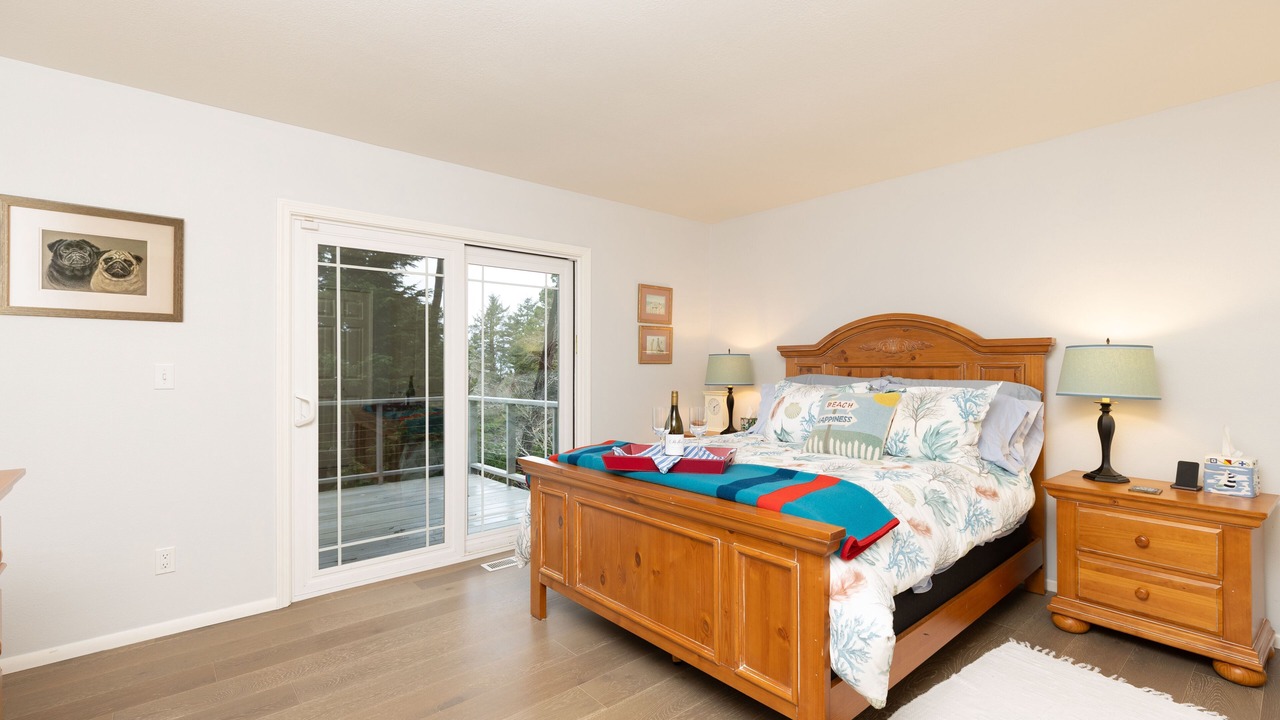 Photo of Bedroom in Gleneden Beach