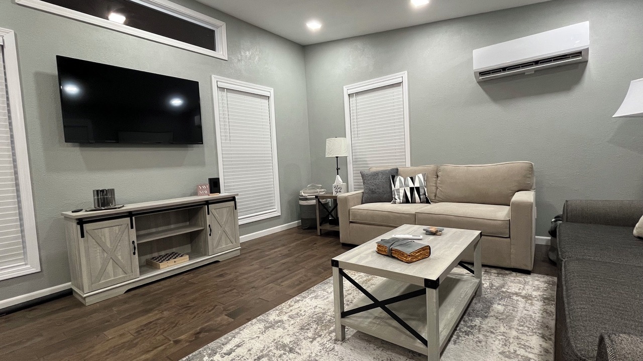 Photo of Livingroom in Lake Forest Estates