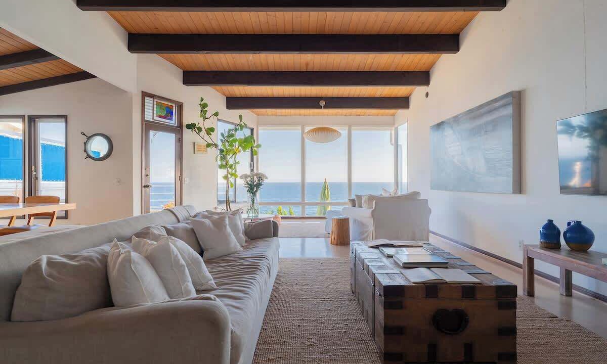 Photo of Livingroom in Western Malibu