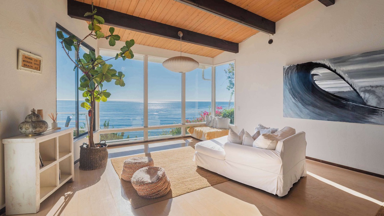 Photo of Livingroom in Western Malibu