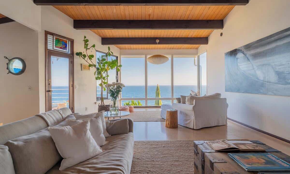 Photo of Livingroom in Western Malibu