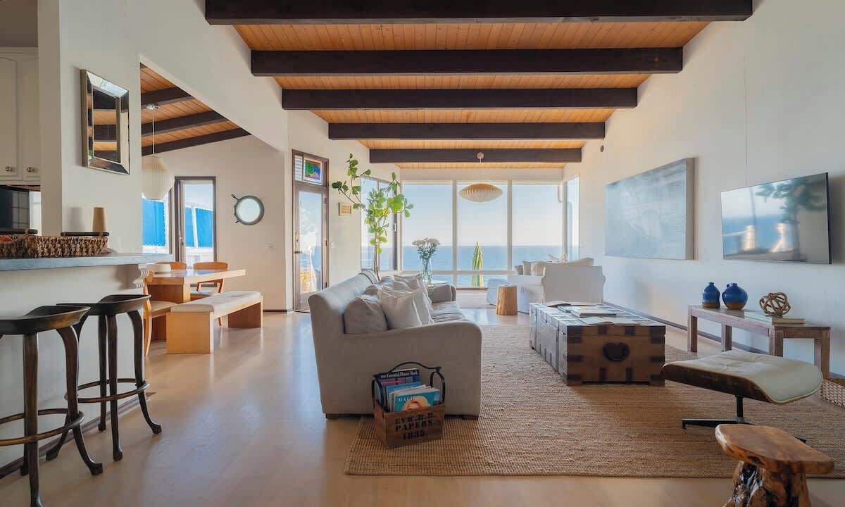 Photo of Livingroom in Western Malibu