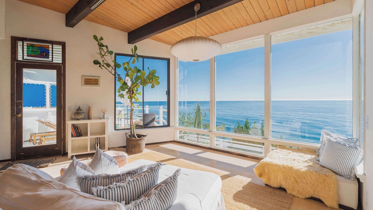 Photo of Livingroom in Western Malibu