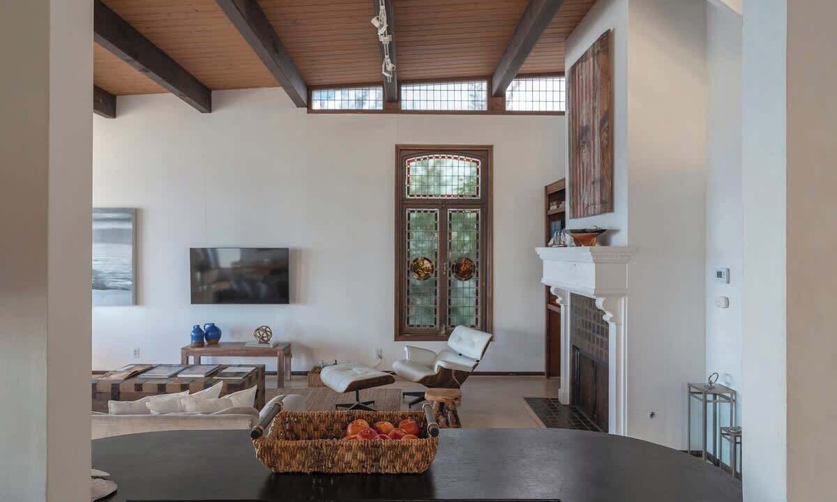 Photo of Livingroom in Western Malibu