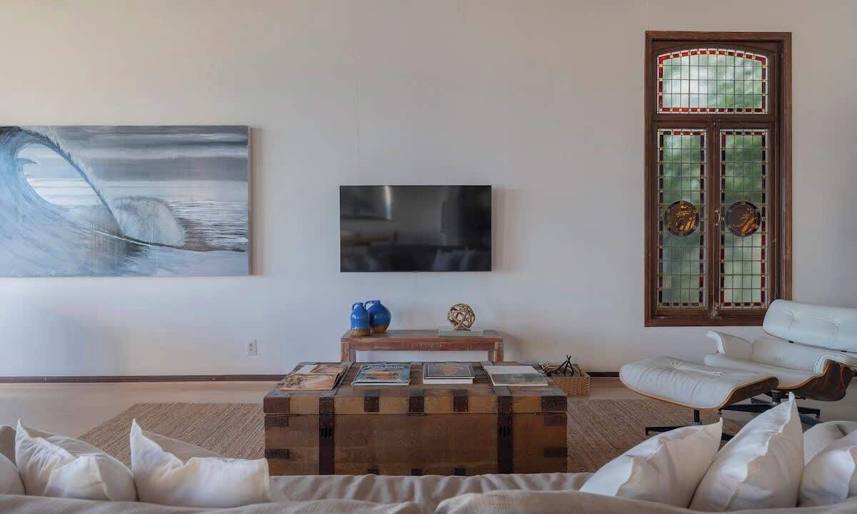 Photo of Livingroom in Western Malibu
