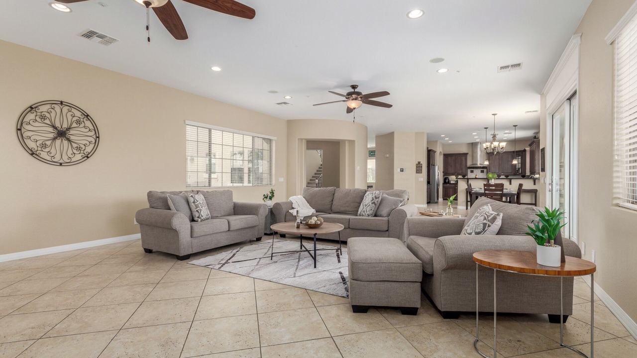 Photo of Livingroom in Canyon Trails South