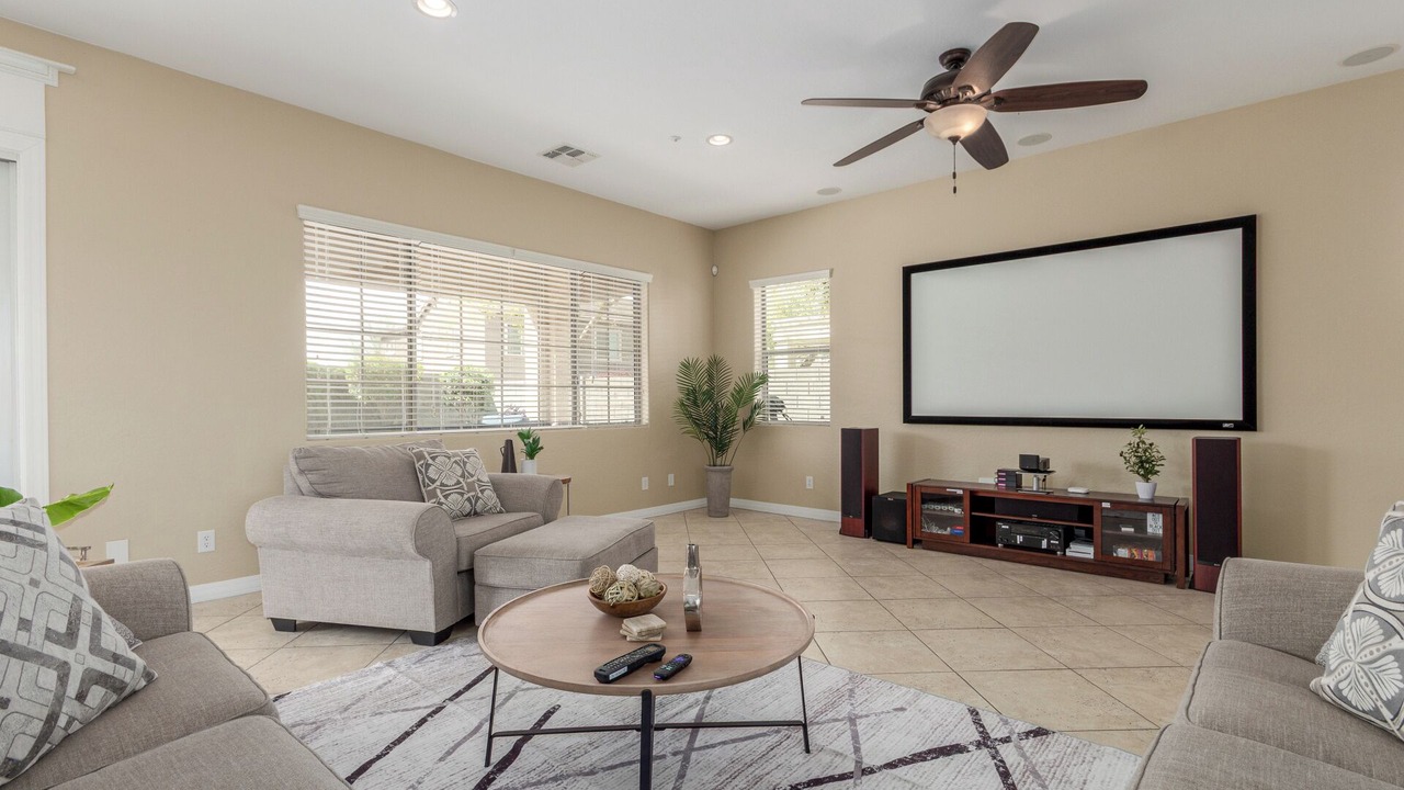 Photo of Livingroom in Canyon Trails South