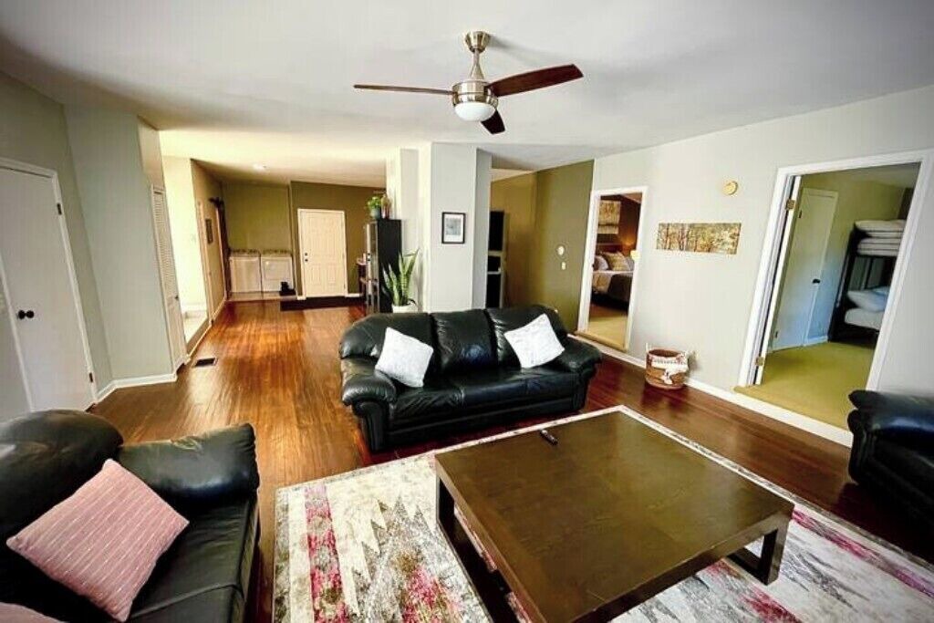 Photo of Livingroom in West Falls