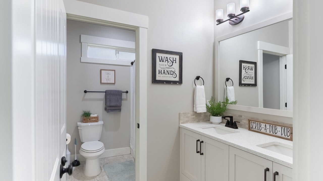 Photo of Bathroom in Benton County