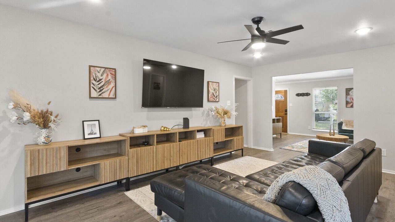 Photo of Livingroom in Spring Shadows