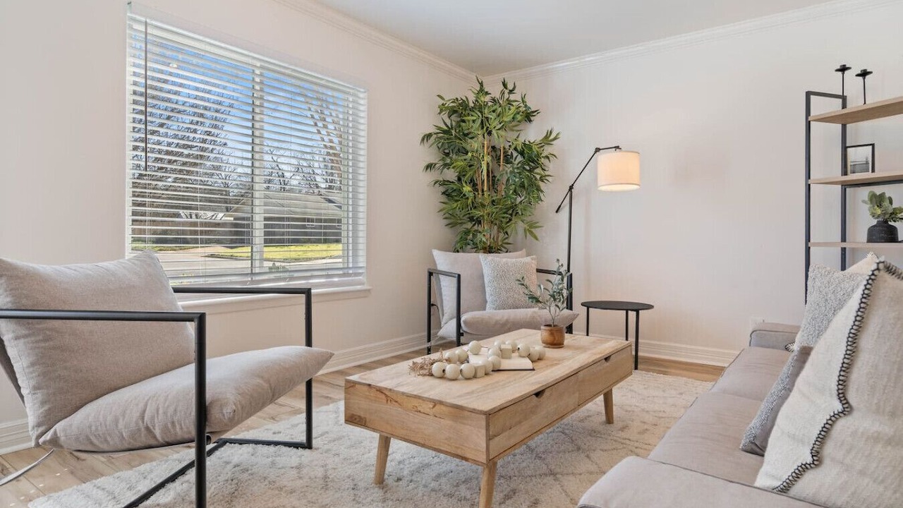 Photo of Livingroom in University Hills and Windsor Park