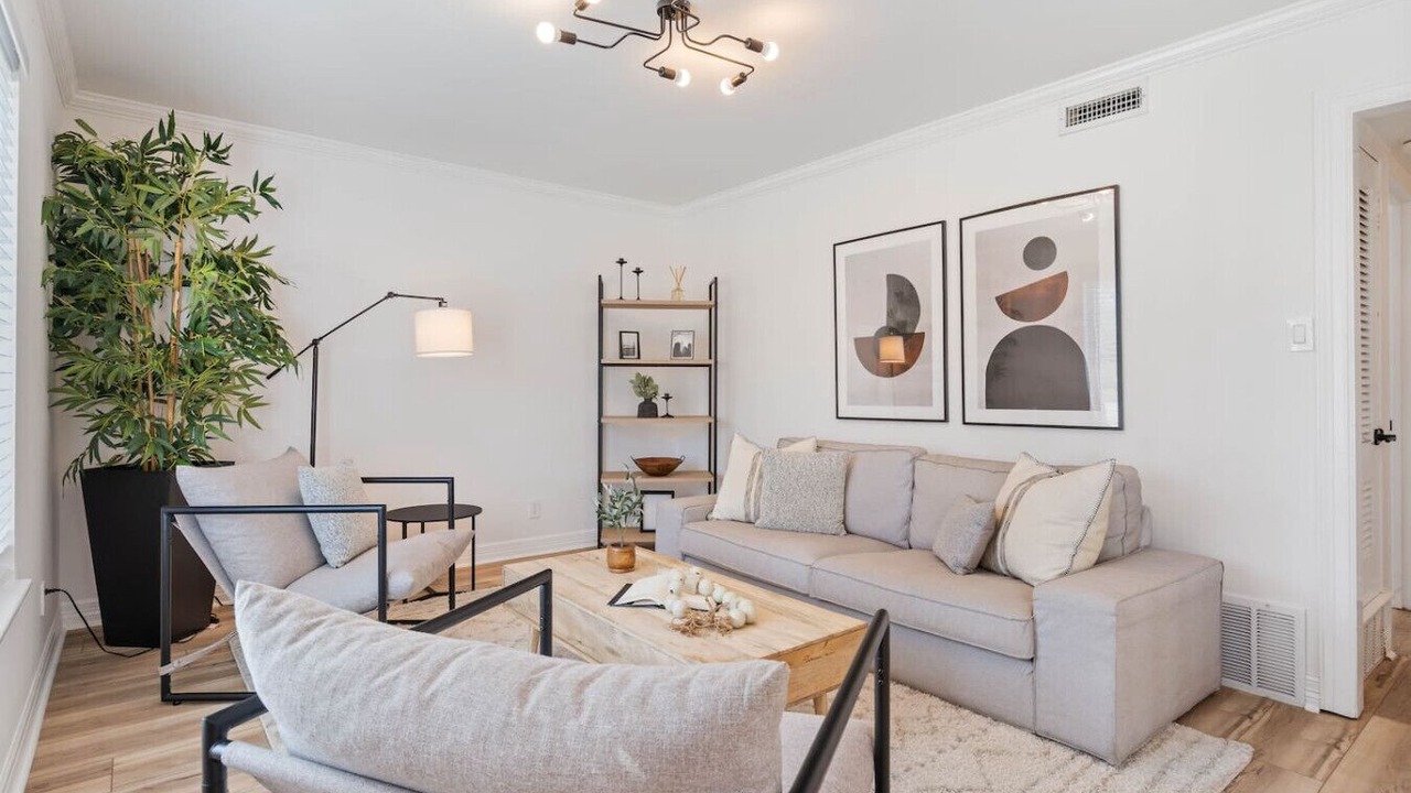 Photo of Livingroom in University Hills and Windsor Park