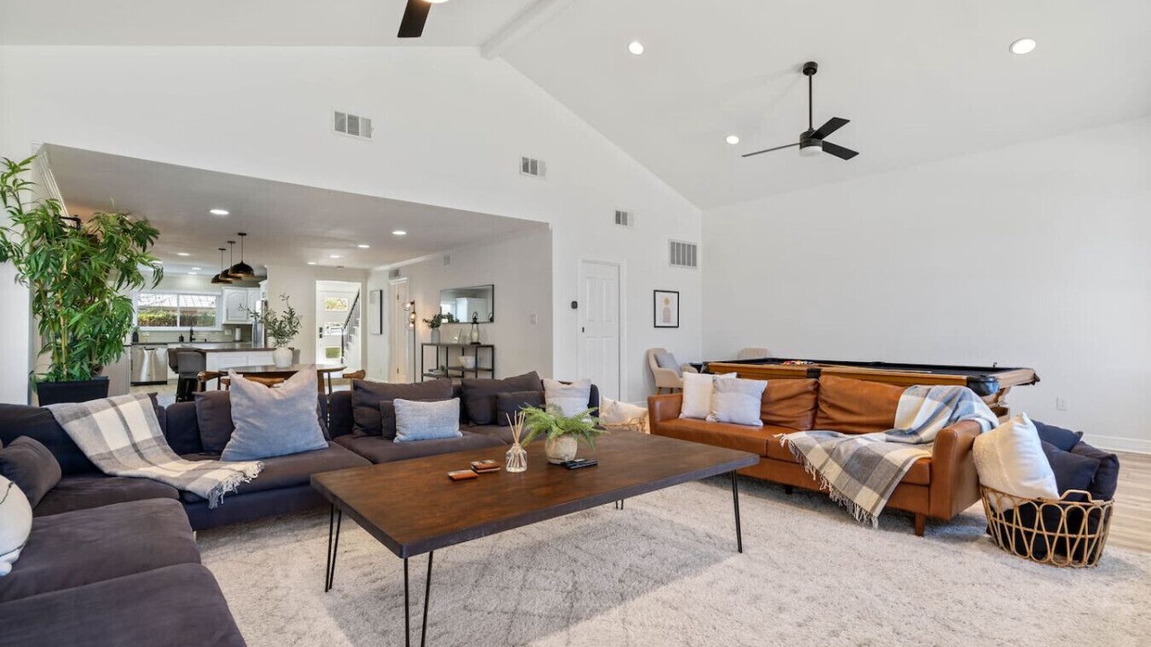 Photo of Livingroom in University Hills and Windsor Park