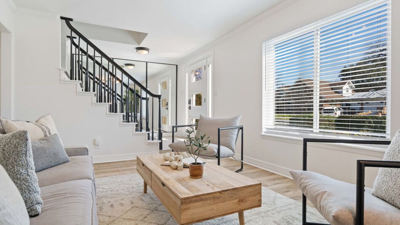 Photo of Livingroom in University Hills and Windsor Park