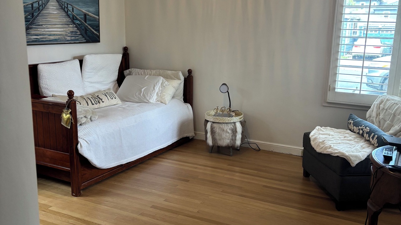 Photo of Livingroom in Burlingame