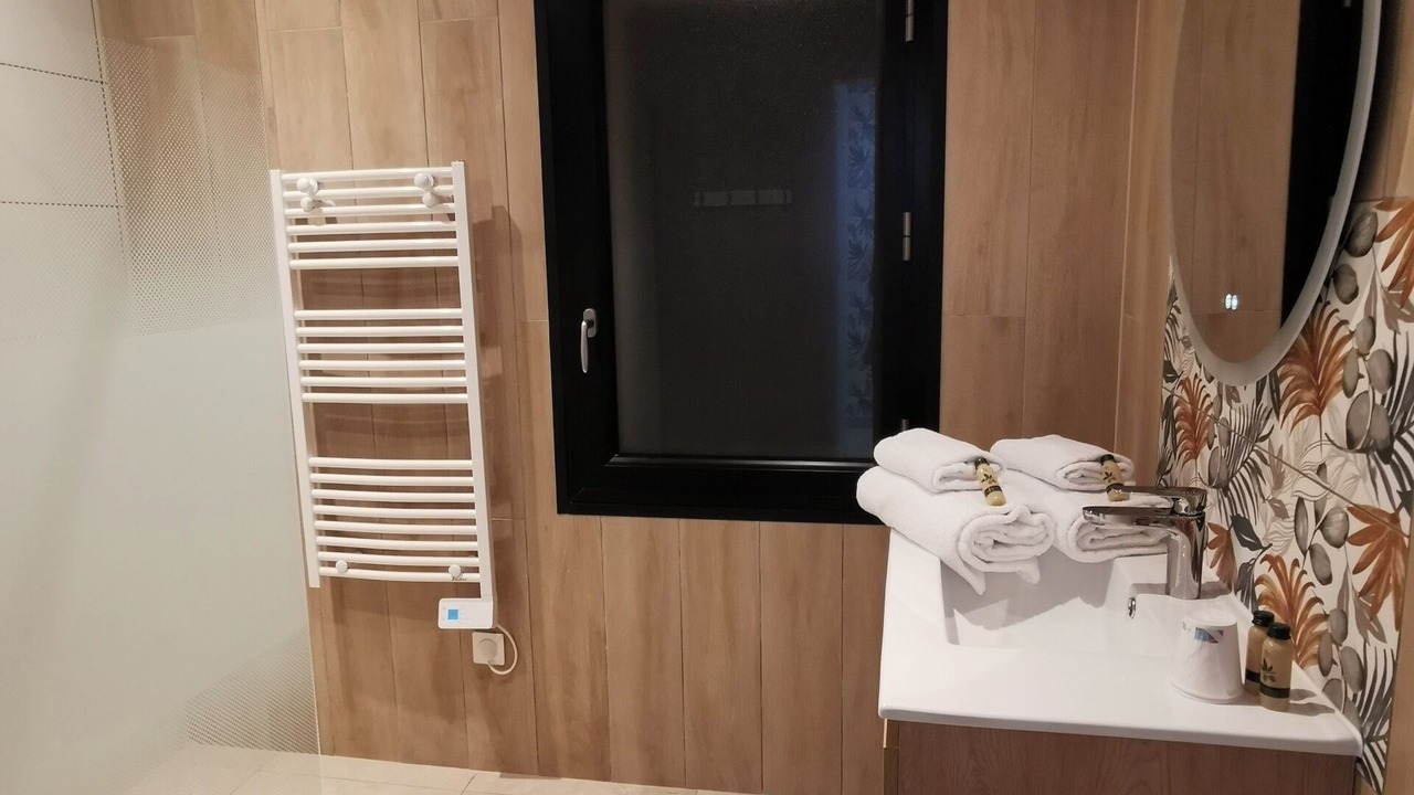Photo of Bathroom in Mignaloux-Beauvoir