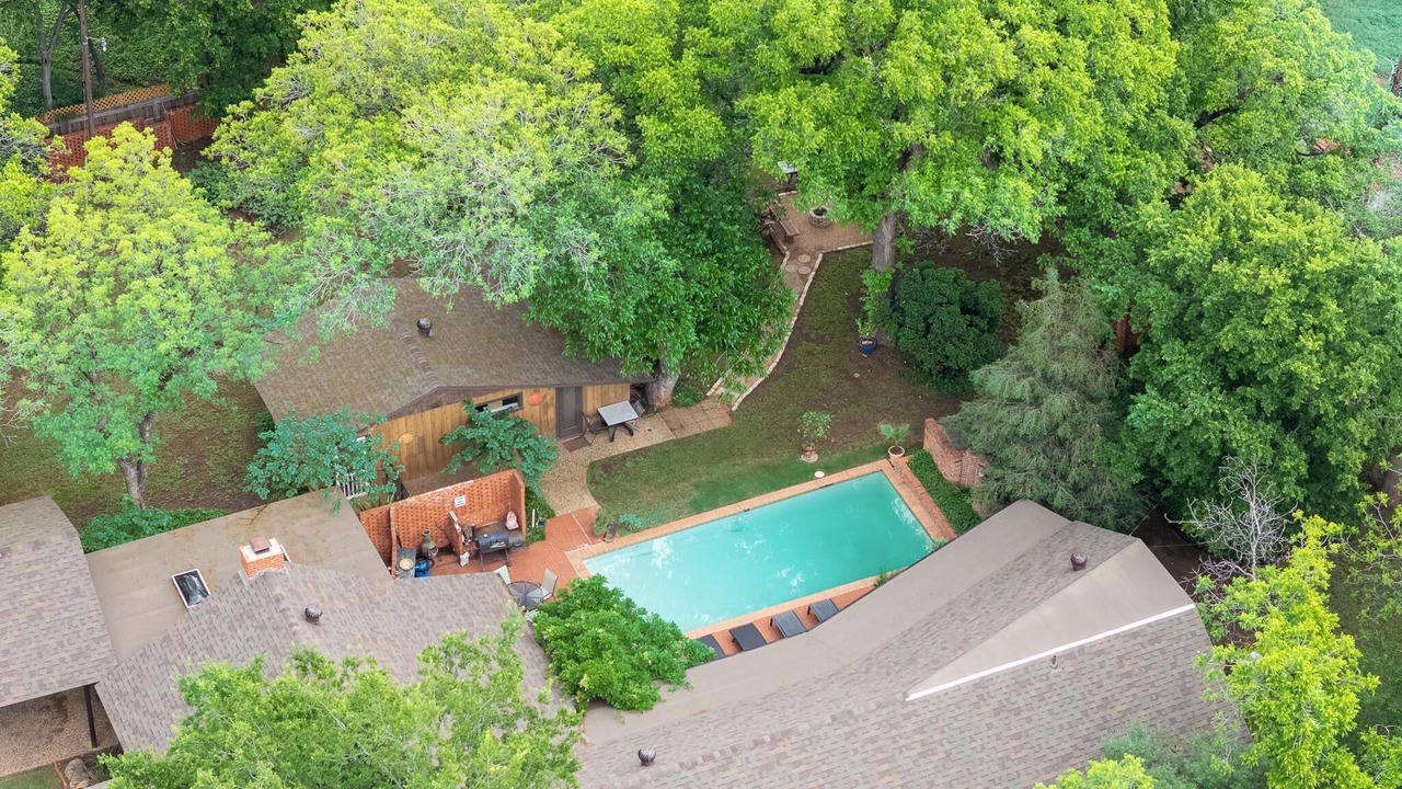 Photo of Outdoor in Elmwood Area