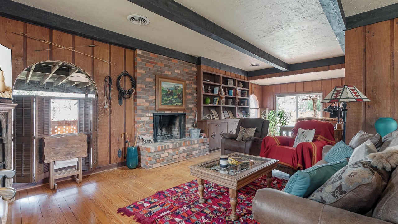 Photo of Livingroom in Elmwood Area