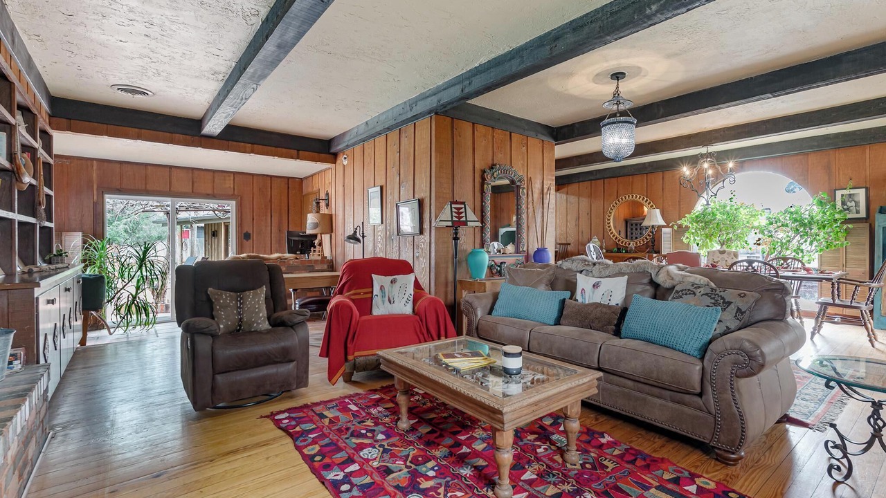 Photo of Livingroom in Elmwood Area