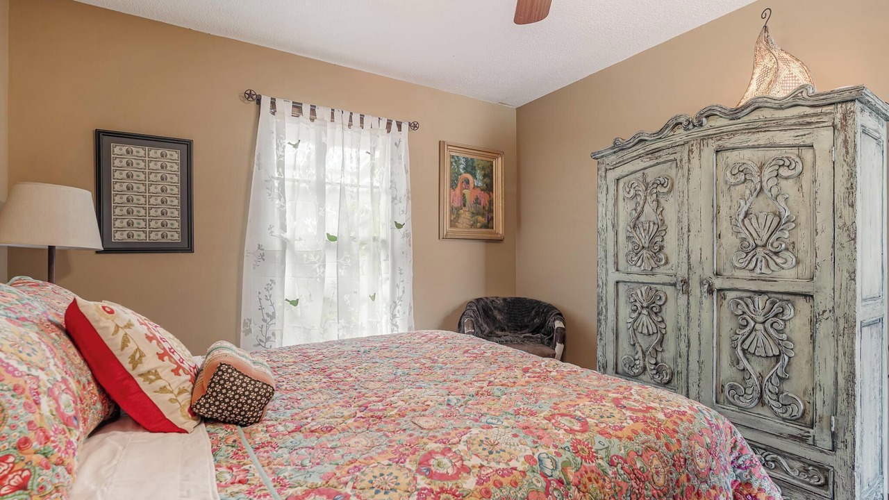Photo of Bedroom in Elmwood Area