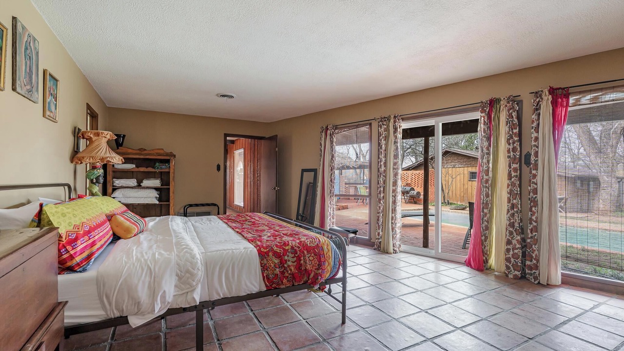 Photo of Bedroom in Elmwood Area