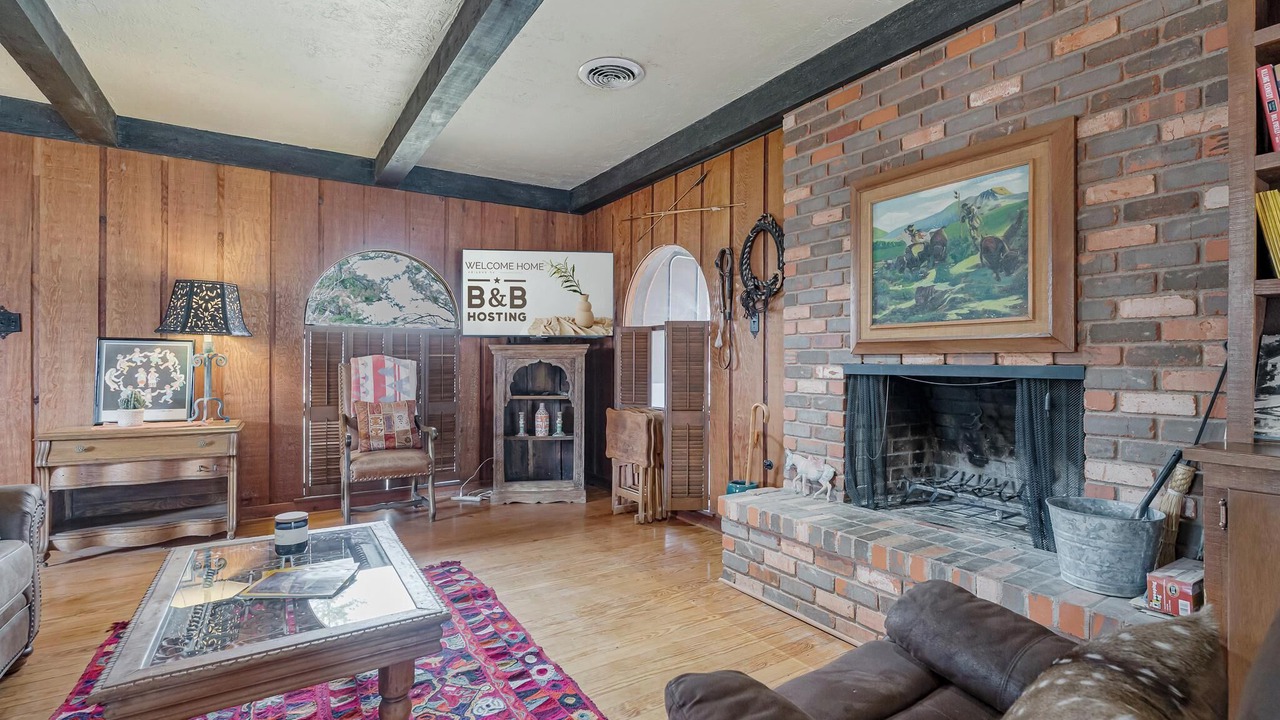 Photo of Livingroom in Elmwood Area