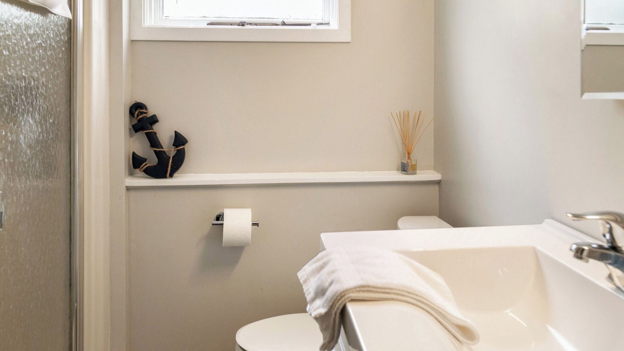 Photo of Bathroom in Russell