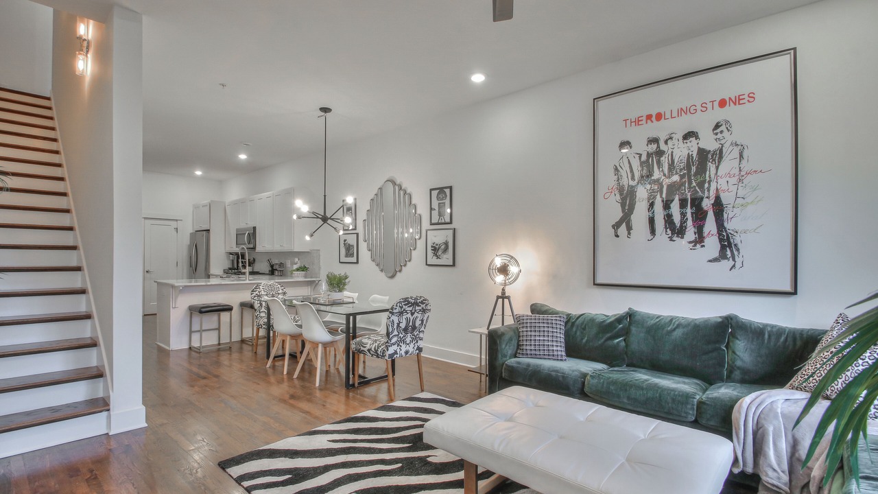 Photo of Livingroom in Hillsboro West End