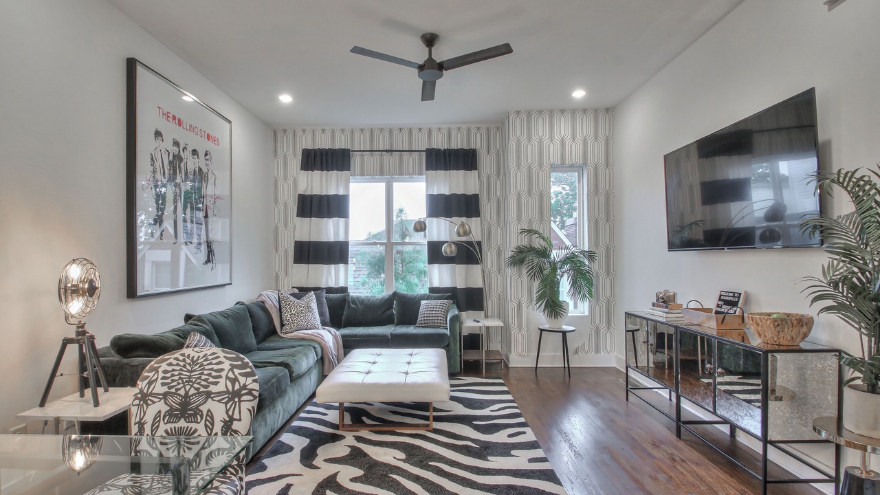 Photo of Livingroom in Hillsboro West End