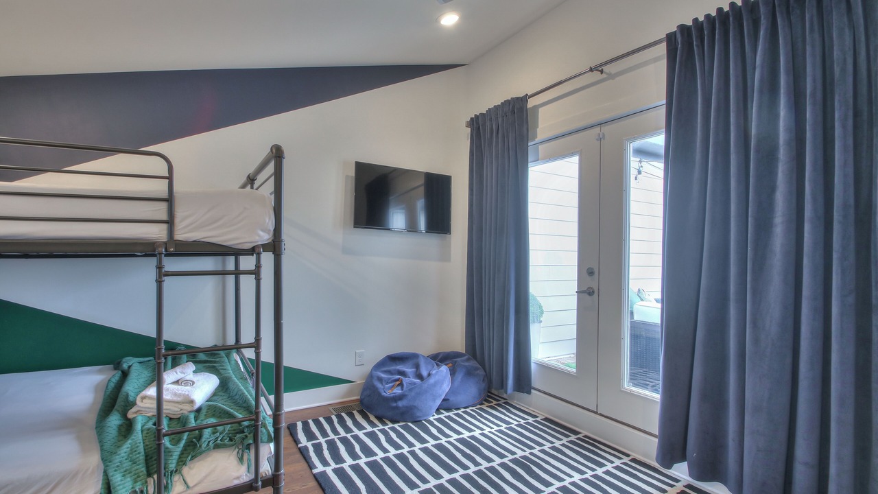 Photo of Bedroom in Hillsboro West End