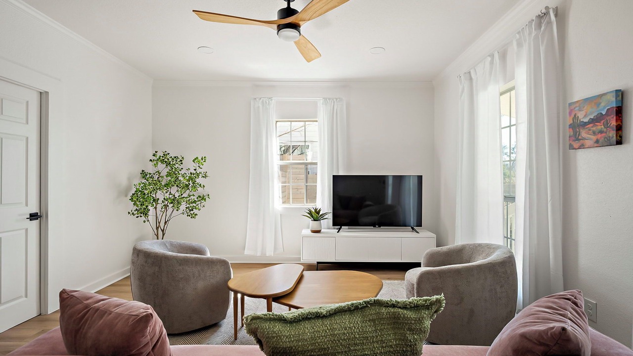 Photo of Livingroom in Chestnut